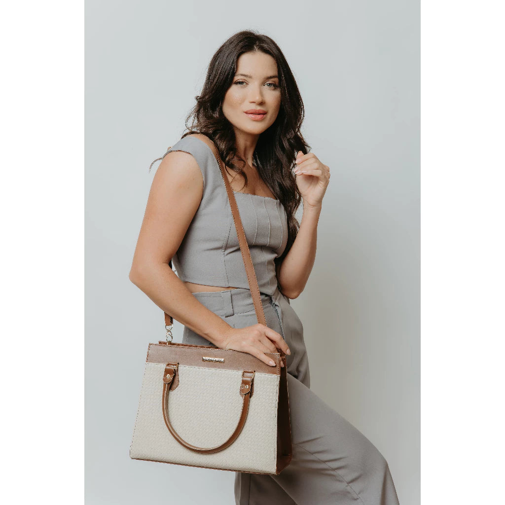 Bolsa Tote Grande Feminina Santorini, bolsa marrom e creme, bolsa grande, bolsa tote, bolsa shopper, bolsa com tassel, bolsa elegante, bolsa com alça regulável - lojamillani