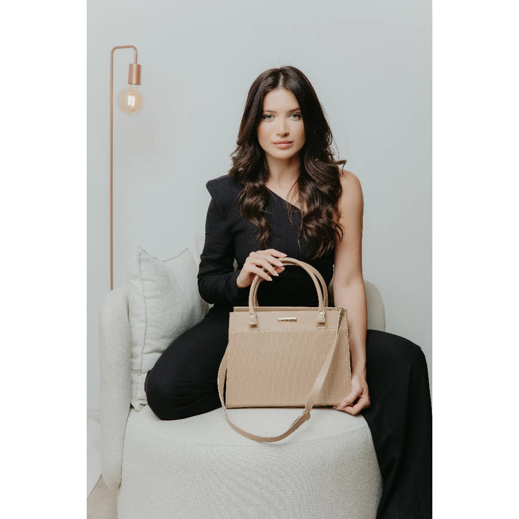 Bolsa Tote Grande Feminina Santorini, bolsa nude, bolsa grande, bolsa tote, bolsa shopper, bolsa com tassel, bolsa elegante, bolsa com alça regulável - lojamillani