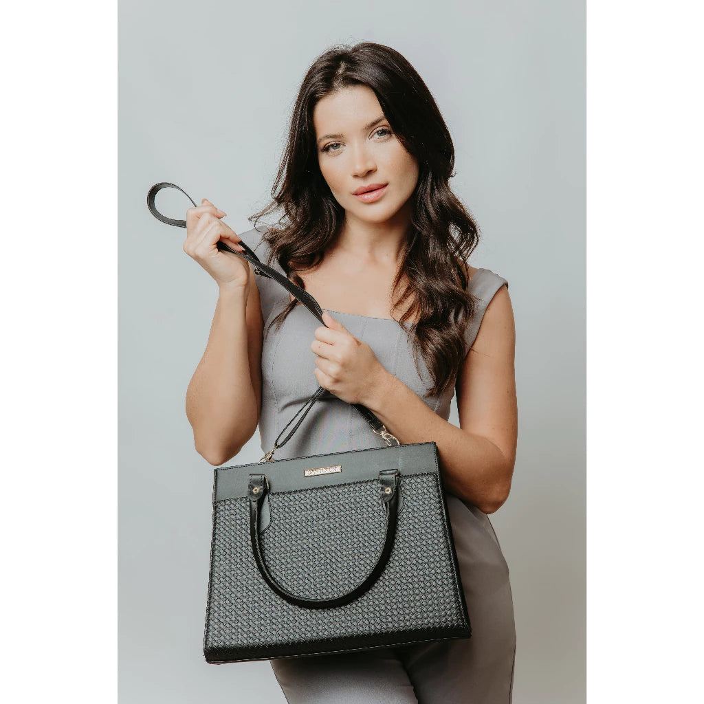 Bolsa Tote Grande Feminina Santorini, bolsa preta, bolsa grande, bolsa tote, bolsa shopper, bolsa com tassel, bolsa elegante, bolsa com alça regulável - lojamillani