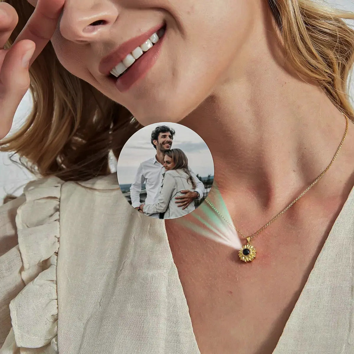 Colar Feminino de Girassol Personalizado com Foto, colar dourado, colar girassol, colar pingente girassol, colar de girassol com foto, colar com foto, colar personalizado com foto - lojamillani