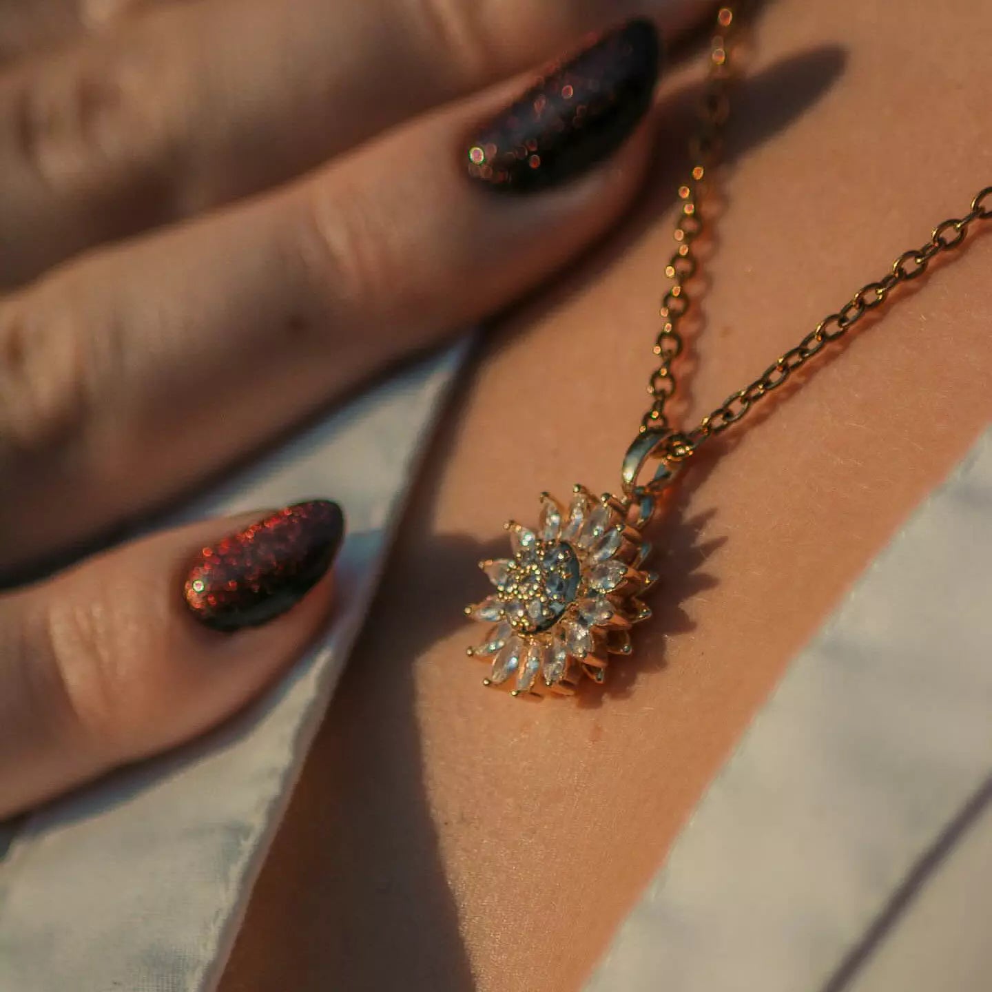 Colar de Girassol Giratório Antiestresse Emotion, Colar Dourado, Colar de Girassol Dourado, Colar Girassol, Colar Giratório, Colar Antiestresse - lojamillani