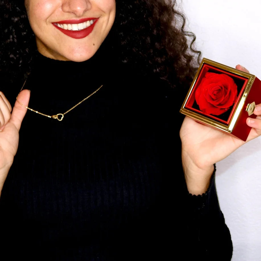 Colar com Nome Personalizado em Caixa com Rosa – Presente Feminino, colar dourado, colar de coração, colar com nomes, colar com rosa, colar para presente, presente romântico, presente dia dos namorados - lojamillani