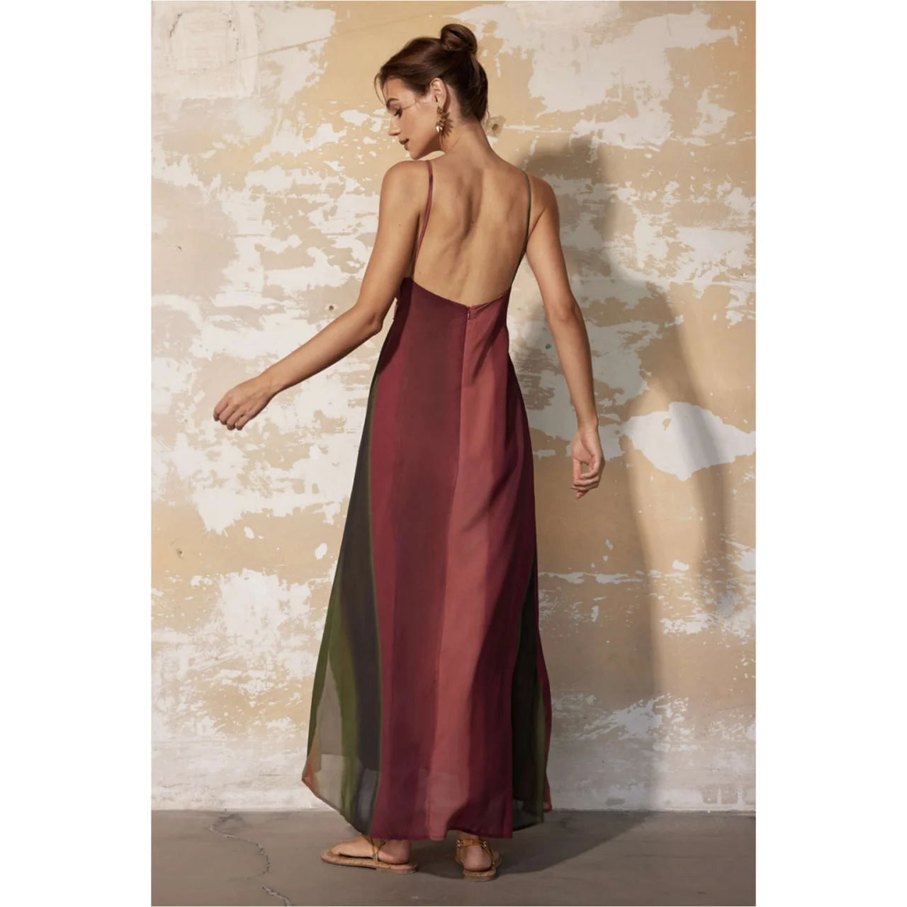 Vestido Feminino Longo Degradê de Alcinha Aura, vestido degradê, vestido de alcinha, vestido evasê, vestido longo degradê, vestido decote em V - lojamillani