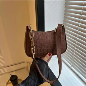 Bolsa Feminina Pequena de Ombro com Textura de Crocodilo Serena, Bolsa Marrom, Bolsa Pequena, Bolsa com Textura, Bolsa de Ombro, Bolsa com Textura Animal, Bolsas Pequenas - lojamillani