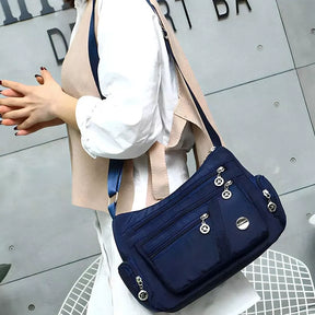 Bolsa Transversal Feminina Impermeável Maitê, Bolsa Transversal Azul, Bolsa Impermeável, Bolsa Transversal com Muitos Bolsos, Bolsa Feminina a Prova D'água, Bolsa Feminina de Ombro, Bolsa Azul - lojamillani