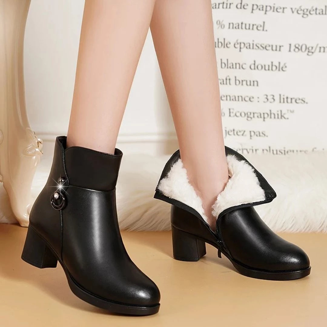 Bota Feminina de Couro Preta Peluciada Bella Comfort, Bota Preta, Bota Peluciada, Bota de Inverno, Bota Feminina com Salto, Bota Feminina com Zíper - lojamillani