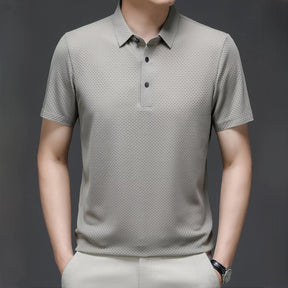 Camisa Masculina Polo Manga Curta em Seda Gelada EliteVôgue, Camisa Polo Bege Damasco, Camisa Masculina Bege Damasco, Camisa Polo Seda Gelada, Camisa Masculina Seda Gelada - lojamillani