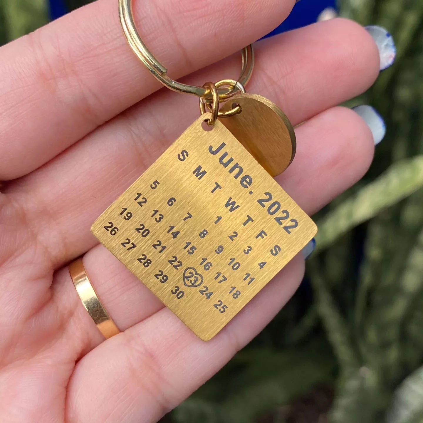 Chaveiro de Calendário Personalizado com Data Mês e Ano, Chaveiro com Data Especial, Chaveiro de Casal, Chaveiro Personalizado, Chaveiro Calendário, Chaveiro Dourado - lojamillani