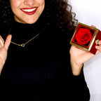 Colar com Nome Personalizado em Caixa com Rosa – Presente Feminino, colar dourado, colar de coração, colar com nomes, colar com rosa, colar para presente, presente romântico, presente dia dos namorados - lojamillani