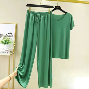 mulher com conjunto feminino verde, conjunto feminino chique, Conjunto Feminino Verde Calça e Blusa Mademoiselle - lojamillani