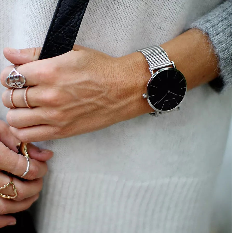 Relógio Feminino com Bracelete Hannah Martin, Relógio Preto, Relógio Prata, Relógio com Pulseira Prata, Relógio Mais Pulseira, Relógio Minimalista, Relógio a Prova D'água, Relógio Resistente - lojamillani