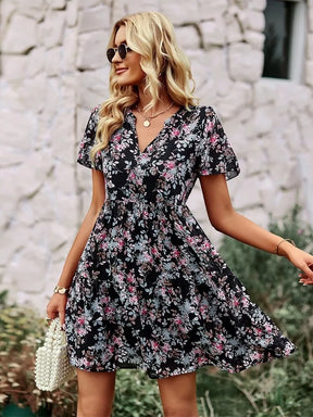 Vestido Feminino Curto Florido Natasha, Vestido Preto Florido, Vestido Florido, Vestido Curto Florido, Vestido com Estampa de Flores, Vestido Curto com Manga - lojamillani