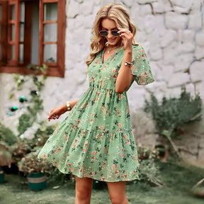 Vestido Feminino Curto Florido Natasha, Vestido Verde Florido, Vestido Florido, Vestido Curto Florido, Vestido com Estampa de Flores, Vestido Curto com Manga - lojamillani