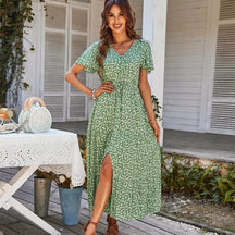 Vestido Feminino Longo Florido com Decote Helena, Vestido Verde, Vestido Verde com Decote, Vestido Florido, Vestido Longo Florido, Vestido Boho Chic, Vestido Boho com Decote, Vestido com Flores Pequenas - lojamillani