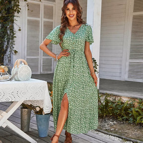 Vestido Feminino Longo Florido com Decote Helena, Vestido Verde, Vestido Verde com Decote, Vestido Florido, Vestido Longo Florido, Vestido Boho Chic, Vestido Boho com Decote, Vestido com Flores Pequenas - lojamillani