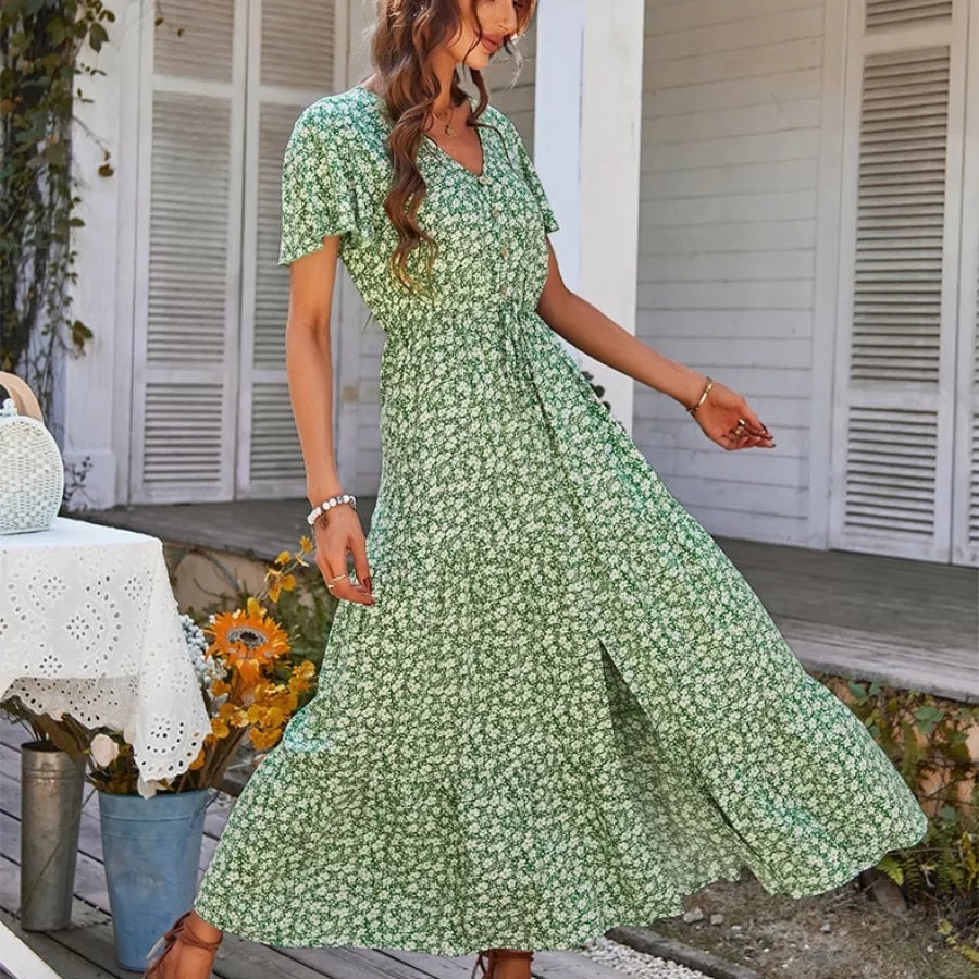 Vestido Feminino Longo Florido com Decote Helena, Vestido Verde, Vestido Verde com Decote, Vestido Florido, Vestido Longo Florido, Vestido Boho Chic, Vestido Boho com Decote, Vestido com Flores Pequenas - lojamillani