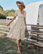 Vestido Feminino Midi Listrado Charlotte, Vestido Cáqui, Vestido Listrado Bege, Vestido Midi, Vestido com Listras, Vestido com Manga, Vestido com Gola V - lojamillani