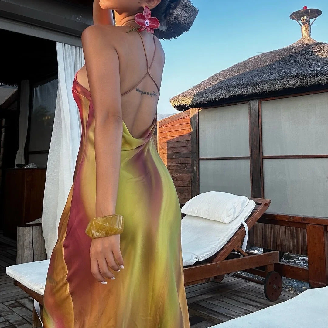 Vestido Feminino Vibrante com Alças Cruzadas Tropicália, vestido decote triangular, vestido com alças cruzadas, vestido boho, vestido de alças finas, vestido de verão - lojamillani