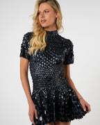 Vestido Feminino Curto de Lantejoula com Brilho Lumière, vestido preto com brilho, vestido com lantejoula, vestido com paetê, vestido brilhoso, vestido de festa com brilho, vestido carnaval, vestido brilho - lojamillani